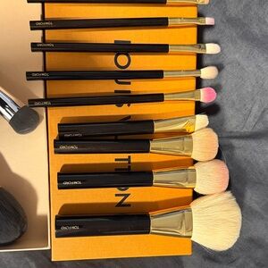 Tom Ford Luxurious Brush Collection - Black and Gold